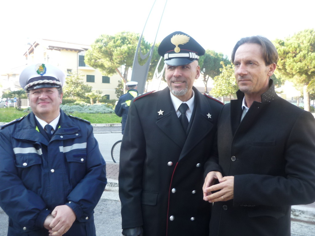 sindaco con comandante polizia municipale e capitano carabinieri