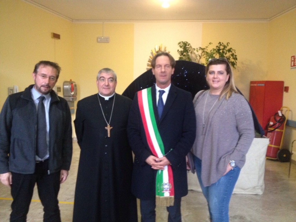  Il sindaco con il vescovo alla inaugurazione dei nuovi padiglioni della POC