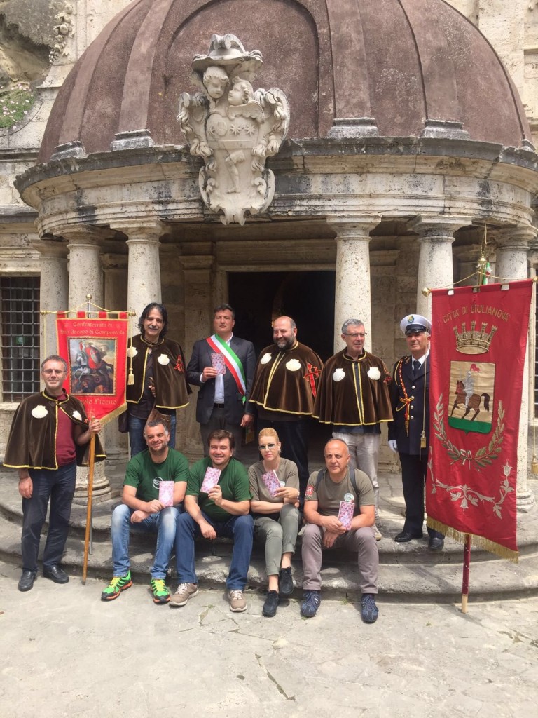 La delegazione del Comune di Giulianova ad Ascoli Piceno con  Andrea Maria Antonini, prore del capitolo piceno della Confraternita di San Jacopo di Compostela