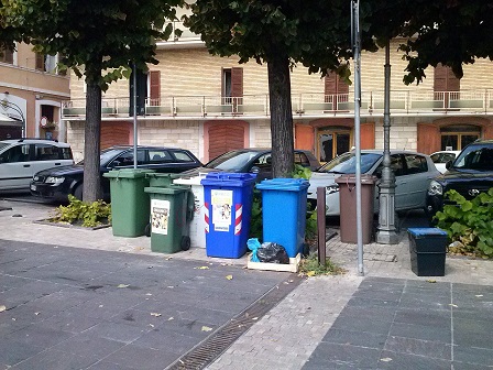 contenitori-rifiuti-in-piazza-buozzi