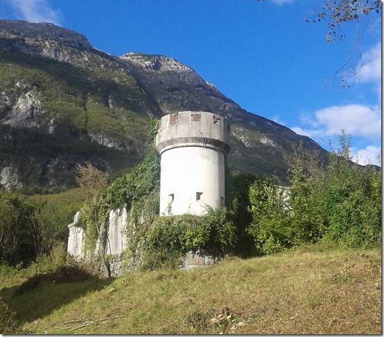Slovenia – Bovec  I resti della Caserma già sede del Battaglione Ai Val Pescara.