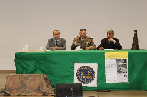 Vincenzo Di Michele, Antonio Vittiglio, Generale della Divisione Acqui, e Renzo Santinon, preside dell'Istituto Calasanzio. 